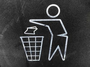 A trash bin, illustrating that a backup sent to NUL is discarded.